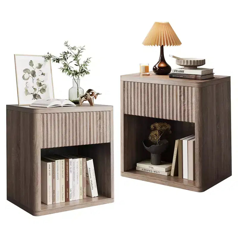 Table de chevet encastrée en bois de style médiéval